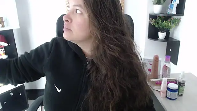 Snapshot of SaraThomso chatting on 02.07.25 SaraThomso online show from 02.07.25