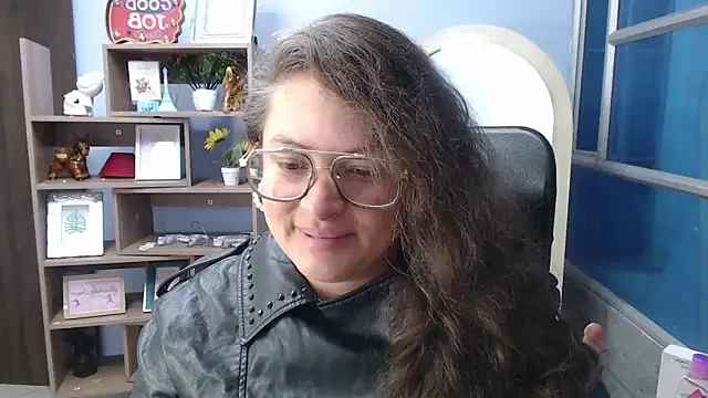 Snapshot of SaraThomso chatting on 02.19.25 SaraThomso online show from 02.19.25