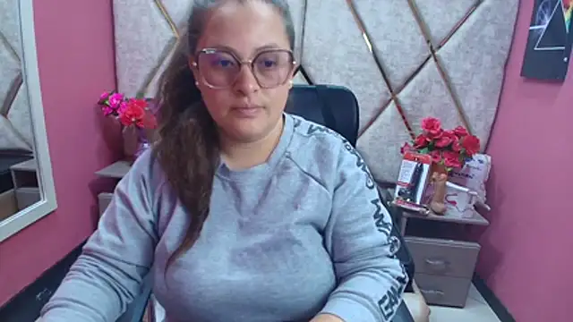 SaraThomso online show from 12.04.25