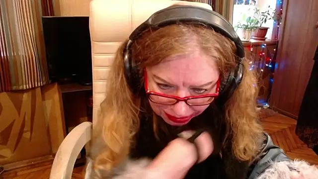 Snapshot of Miss_Tress chatting on 05.16.26 Miss Tress online show from 05.16.26