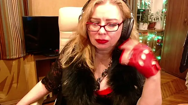Snapshot of Miss_Tress chatting on 06.06.26 Miss Tress online show from 06.06.26
