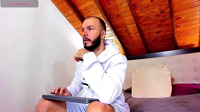 Tom Bailey online show from 11.16.25