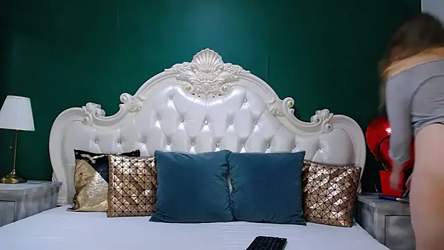 ArielBurn online show from 02.19.25