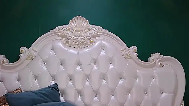 ArielBurn online show from 09.15.25