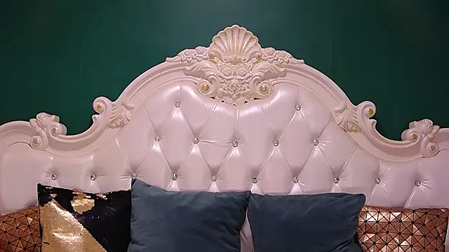 ArielBurn online show from 10.18.25