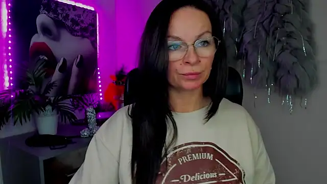 HelenLuxx online show from 02.02.26