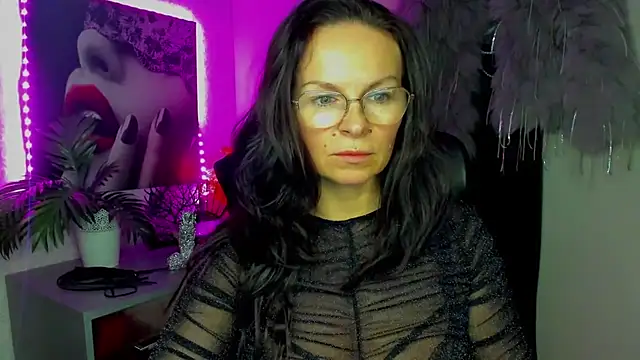 HelenLuxx online show from 02.15.26