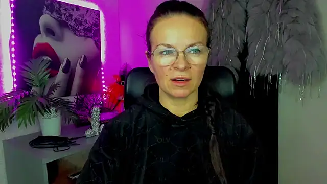 HelenLuxx online show from 02.17.26