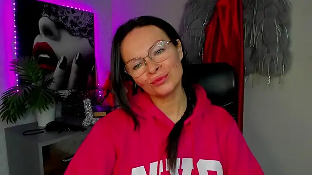 HelenLuxx online show from 03.18.26