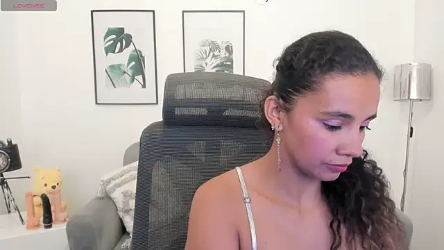 Snapshot of leslyflorez chatting on 03.04.25 leslyflorez online show from 03.04.25