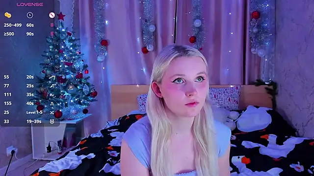 Snapshot of SweeteRose_Royce chatting on 02.06.25 SweeteRose Royce online show from 02.06.25