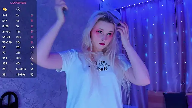 Snapshot of SweeteRose_Royce chatting on 02.20.25 SweeteRose Royce online show from 02.20.25