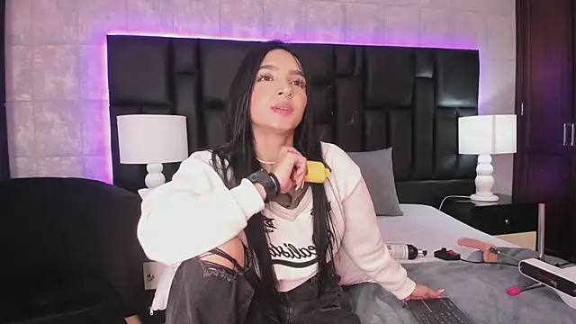 MiaSweeths online show from 12.27.24