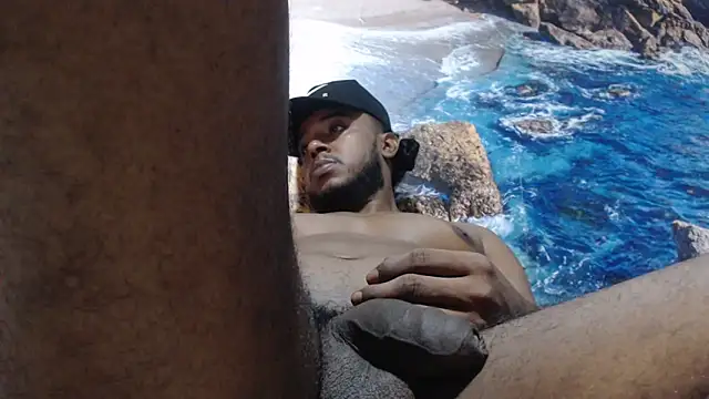 Snapshot of gavi_19cm chatting on 10.31.25 gavi 19cm online show from 10.31.25