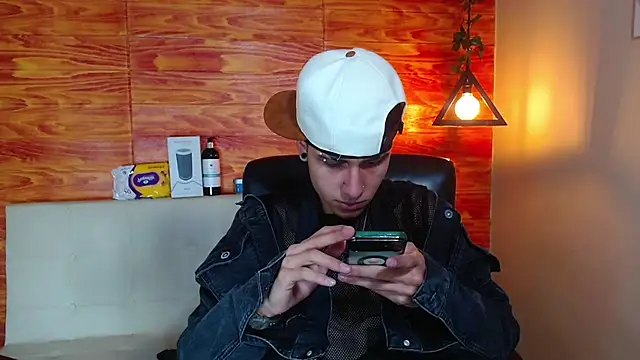 Bastiaan 28 online show from 02.14.25