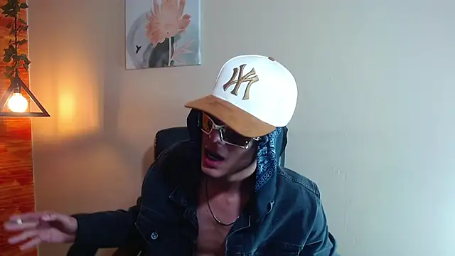 Bastiaan 28 online show from 02.14.25