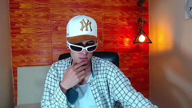 Bastiaan 28 online show from 02.21.25