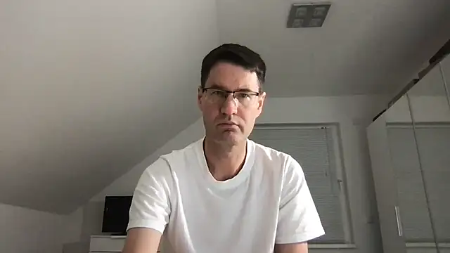 Snapshot of zxzx_cam1 chatting on 12.15.24 zxzx cam1 online show from 12.15.24