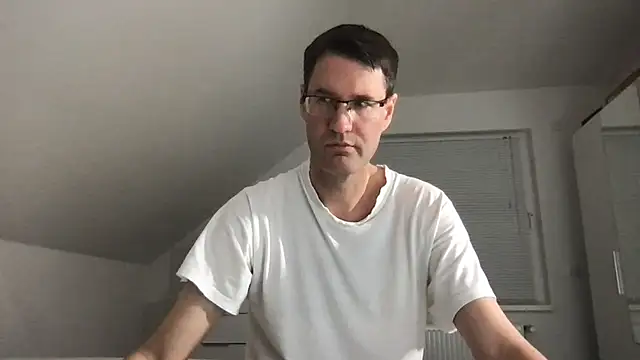 Snapshot of zxzx_cam1 chatting on 12.20.24 zxzx cam1 online show from 12.20.24