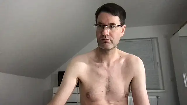 Snapshot of zxzx_cam1 chatting on 12.28.24 zxzx cam1 online show from 12.28.24