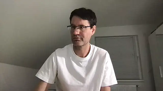 Snapshot of zxzx_cam1 chatting on 02.16.25 zxzx cam1 online show from 02.16.25