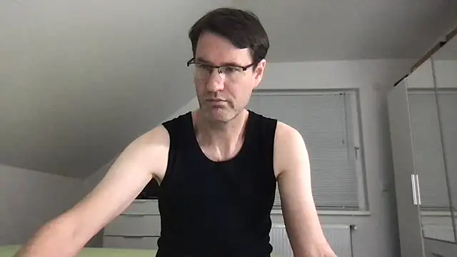 Snapshot of zxzx_cam1 chatting on 10.05.25 zxzx cam1 online show from 10.05.25