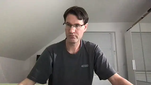 Snapshot of zxzx_cam1 chatting on 10.18.25 zxzx cam1 online show from 10.18.25