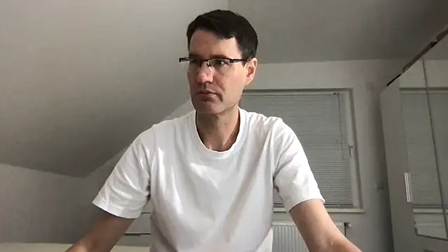 Snapshot of zxzx_cam1 chatting on 11.14.25 zxzx cam1 online show from 11.14.25