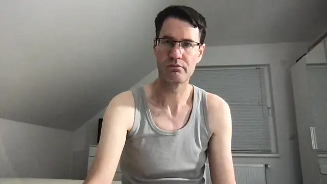 Snapshot of zxzx_cam1 chatting on 12.02.25 zxzx cam1 online show from 12.02.25