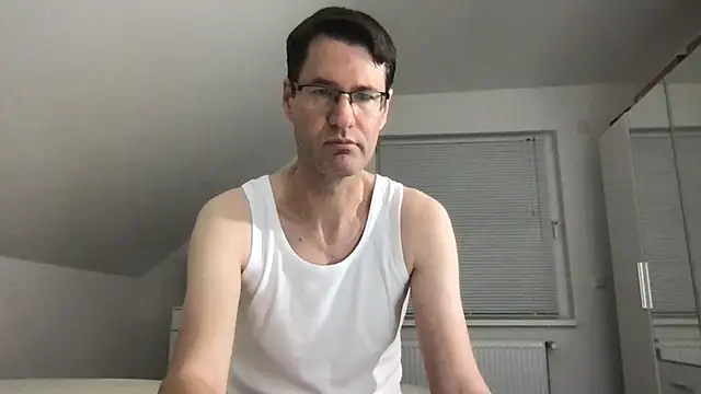 Snapshot of zxzx_cam1 chatting on 12.14.25 zxzx cam1 online show from 12.14.25