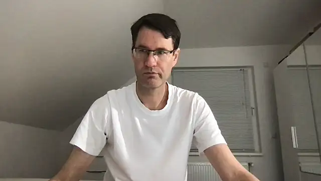 Snapshot of zxzx_cam1 chatting on 12.15.25 zxzx cam1 online show from 12.15.25