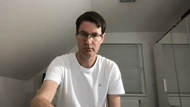 Snapshot of zxzx_cam1 chatting on 12.21.25 zxzx cam1 online show from 12.21.25