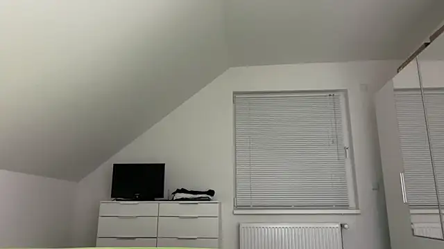 Snapshot of zxzx_cam1 chatting on 02.28.26 zxzx cam1 online show from 02.28.26