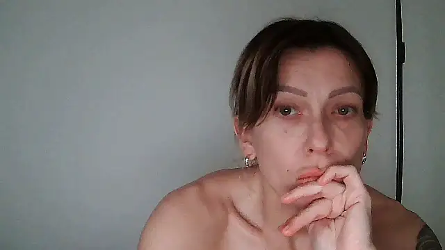 Snapshot of anechka1 chatting on 04.28.26 anechka1 online show from 04.28.26