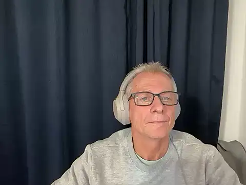 Snapshot of Alexwawapl chatting on 12.21.25 Alexwawapl online show from 12.21.25