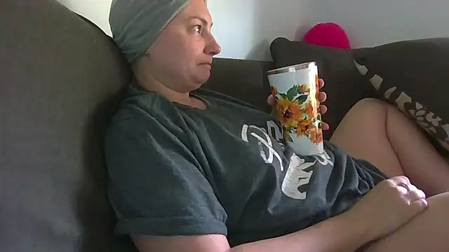 Snapshot of MilfyMrsRobinson chatting on 06.20.26 MilfyMrsRobinson online show from 06.20.26