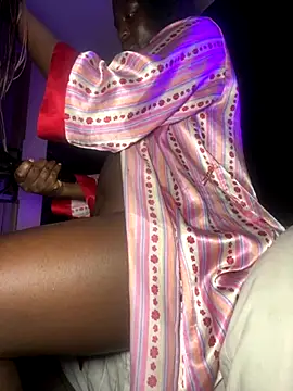 Snapshot of prettymelanin chatting on 10.19.25 prettymelanin online show from 10.19.25