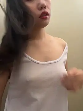 Snapshot of Eliza-E chatting on 12.17.25 Eliza-E online show from 12.17.25