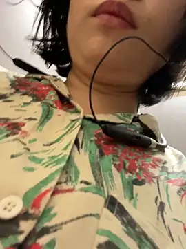 Snapshot of Eliza-E chatting on 03.02.26 Eliza-E online show from 03.02.26