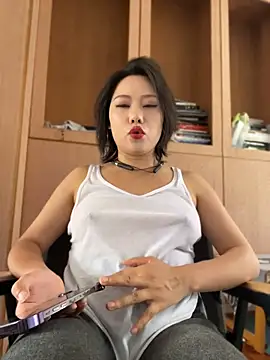 Eliza-E online show from 06.03.26