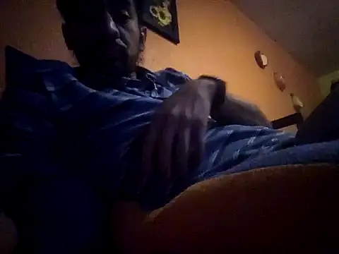 Snapshot of Angel_Coronel chatting on 12.04.24 Angel Coronel online show from 12.04.24