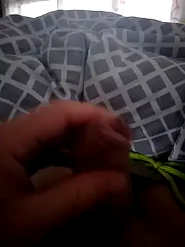 Snapshot of Singlepennis chatting on 09.15.25 Singlepennis online show from 09.15.25