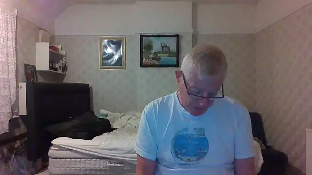 Snapshot of shaun63m chatting on 09.27.25 shaun63m online show from 09.27.25