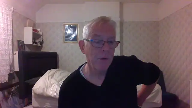 Snapshot of shaun63m chatting on 10.29.25 shaun63m online show from 10.29.25