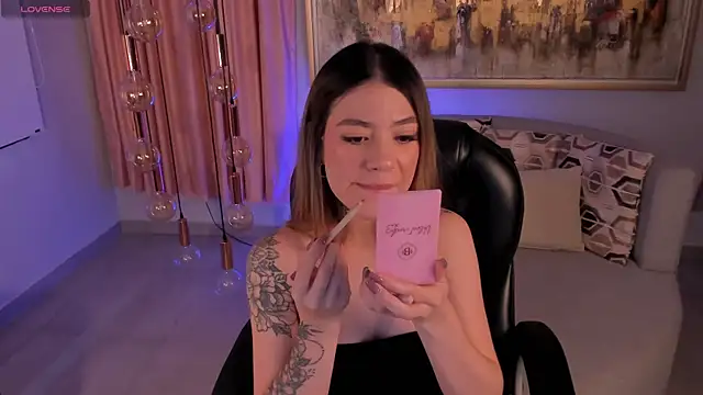 ViolettHansson online show from 03.05.25