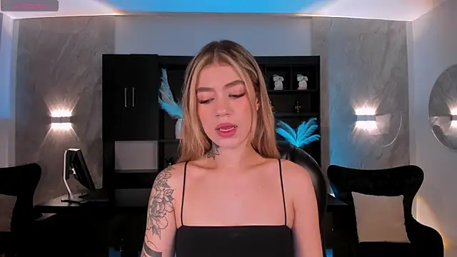 ViolettHansson online show from 11.16.25