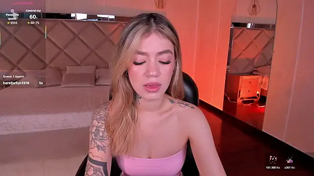 ViolettHansson online show from 11.23.25