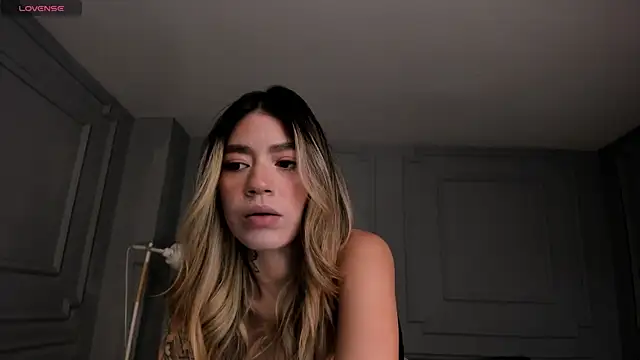 ViolettHansson online show from 04.16.26