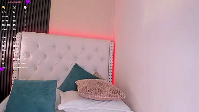 aliscollins  online show from 04.11.26