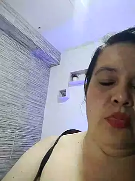 Snapshot of lunanataly chatting on 03.17.25 lunanataly online show from 03.17.25